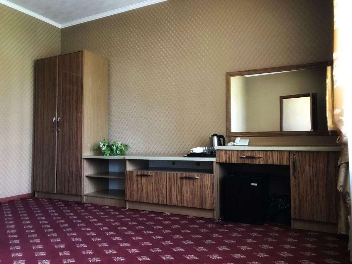 Park House Taldykorgan Hotel Ngoại thất bức ảnh